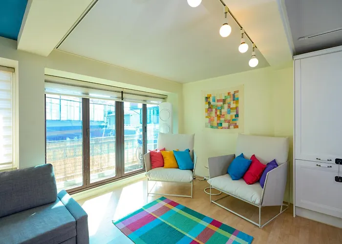 Hongdae, Private Flats