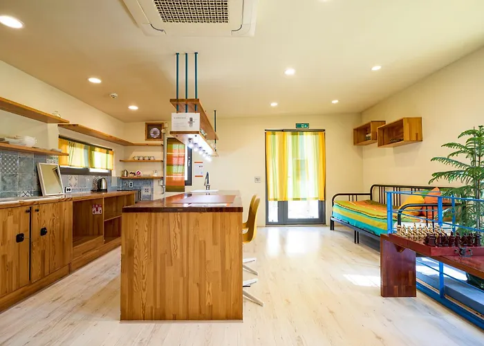 Hongdae, Private Flats 아파트 *