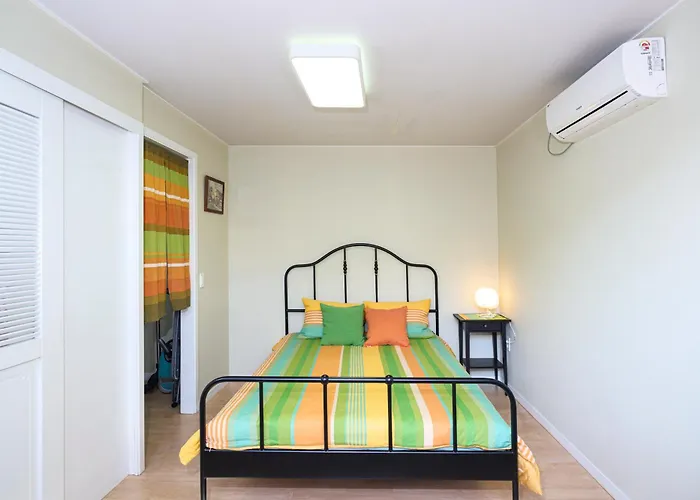 Hongdae, Private Flats 아파트 *